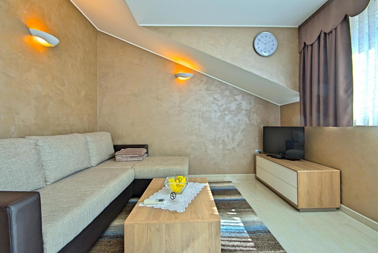 Apartments Riva-Interauto Umag Eksteriør billede