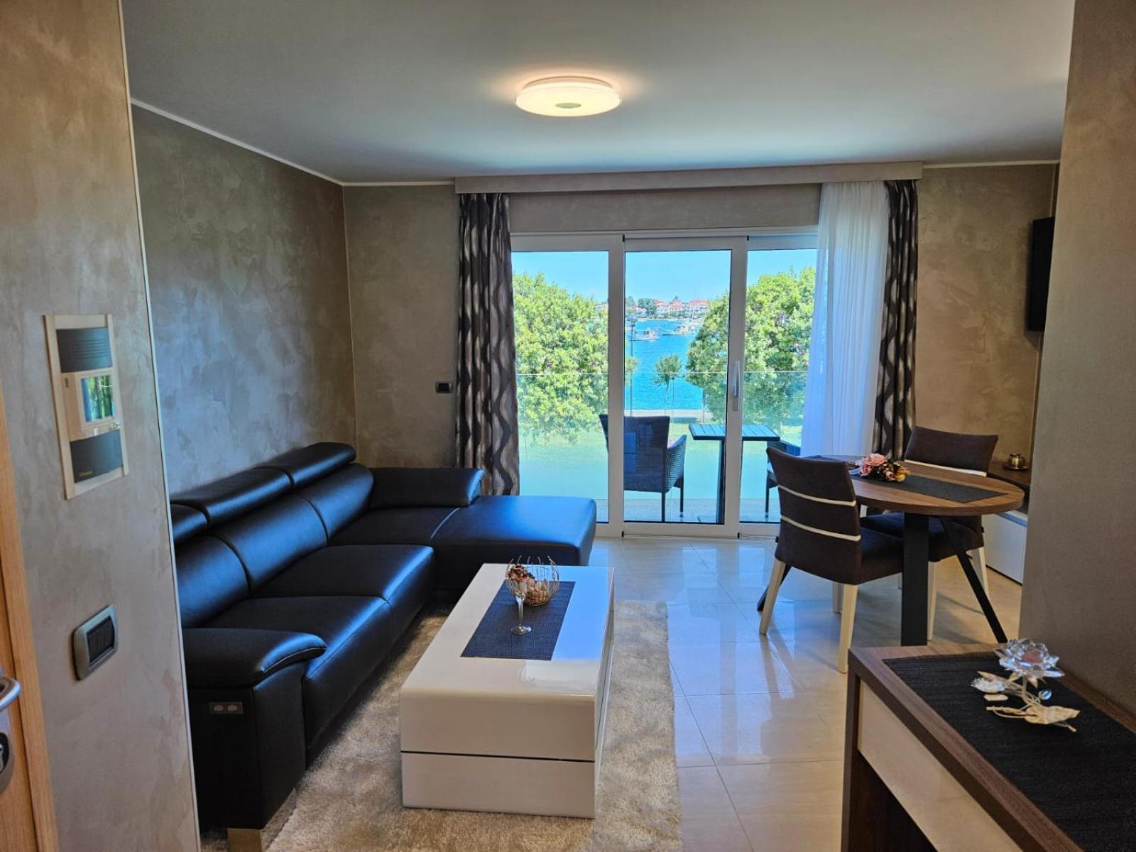 Apartments Riva-Interauto Umag Eksteriør billede