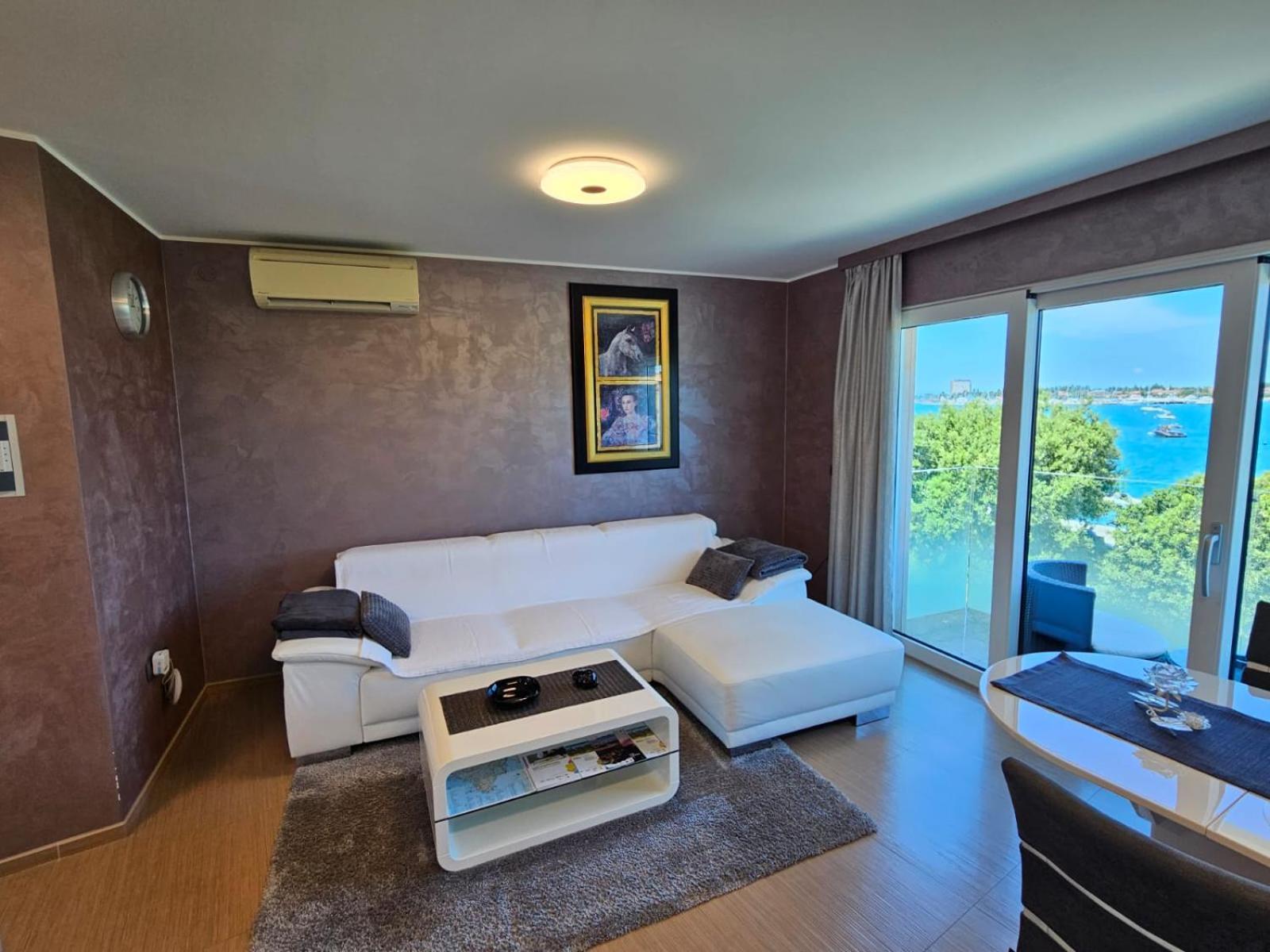 Apartments Riva-Interauto Umag Eksteriør billede