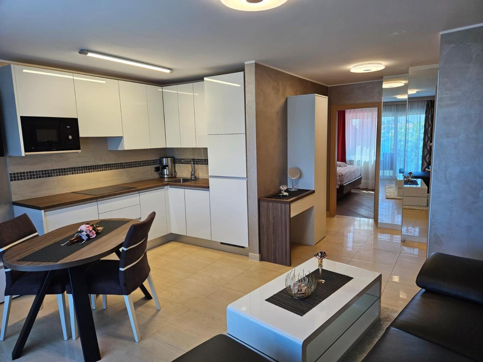 Apartments Riva-Interauto Umag Eksteriør billede