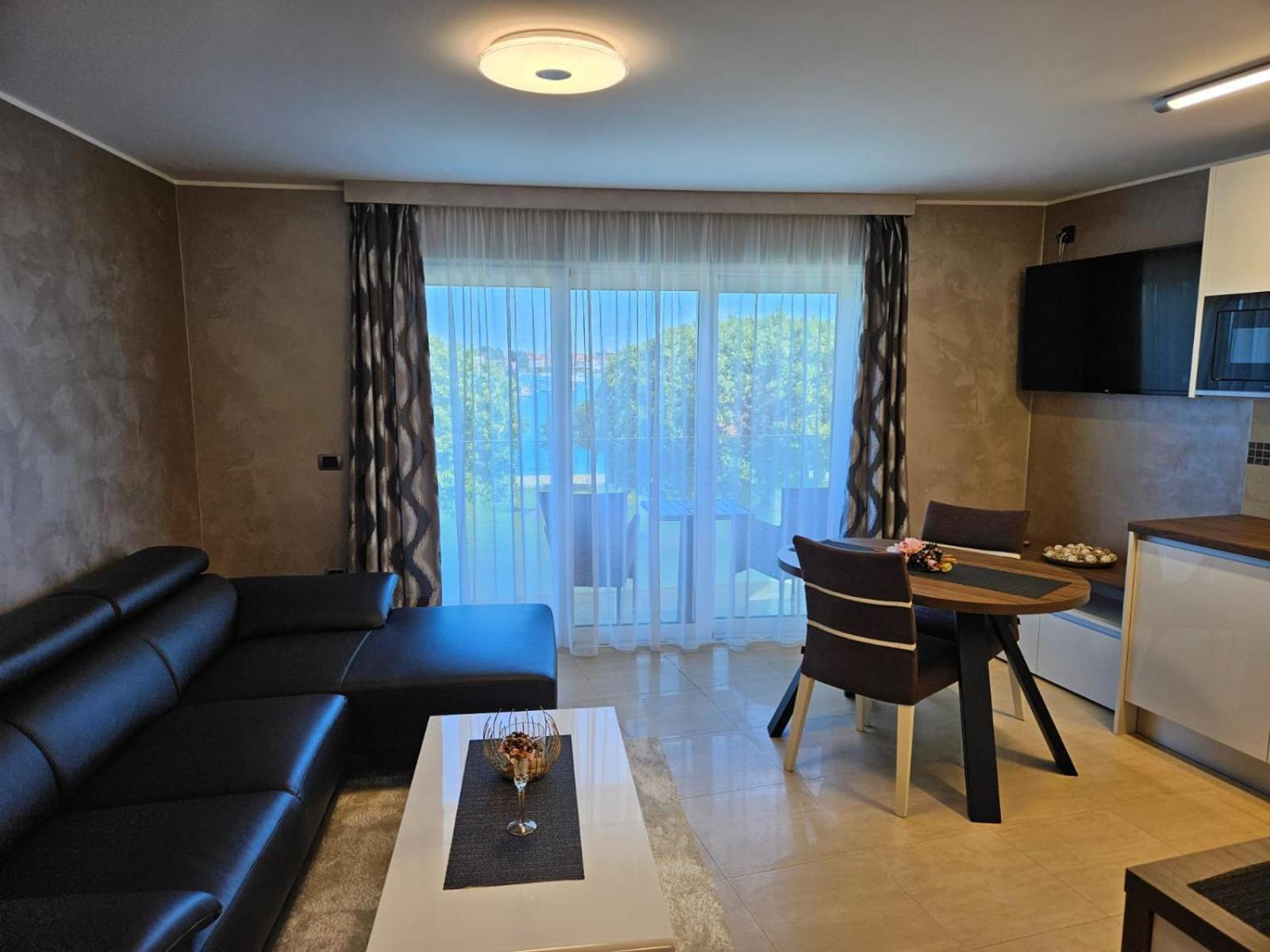 Apartments Riva-Interauto Umag Eksteriør billede
