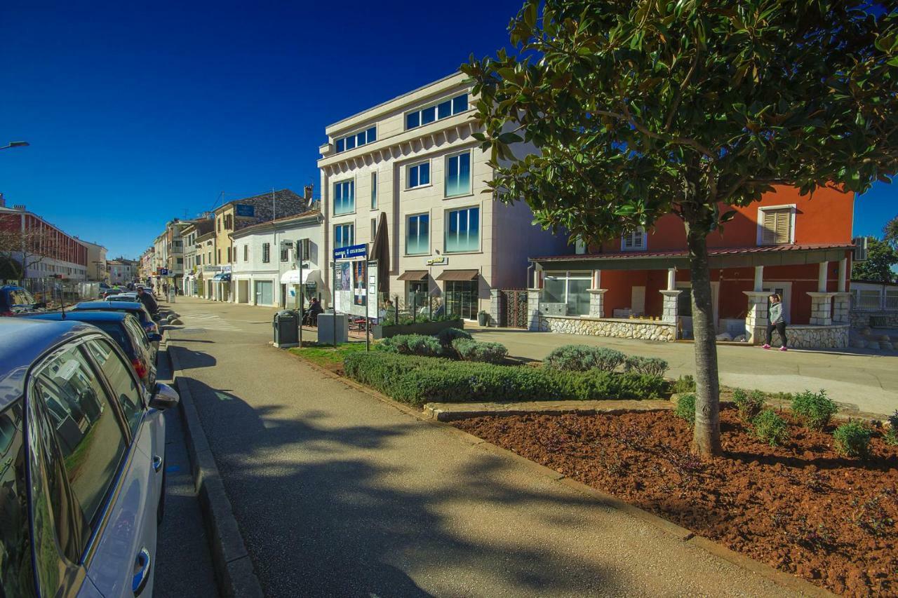 Apartments Riva-Interauto Umag Eksteriør billede
