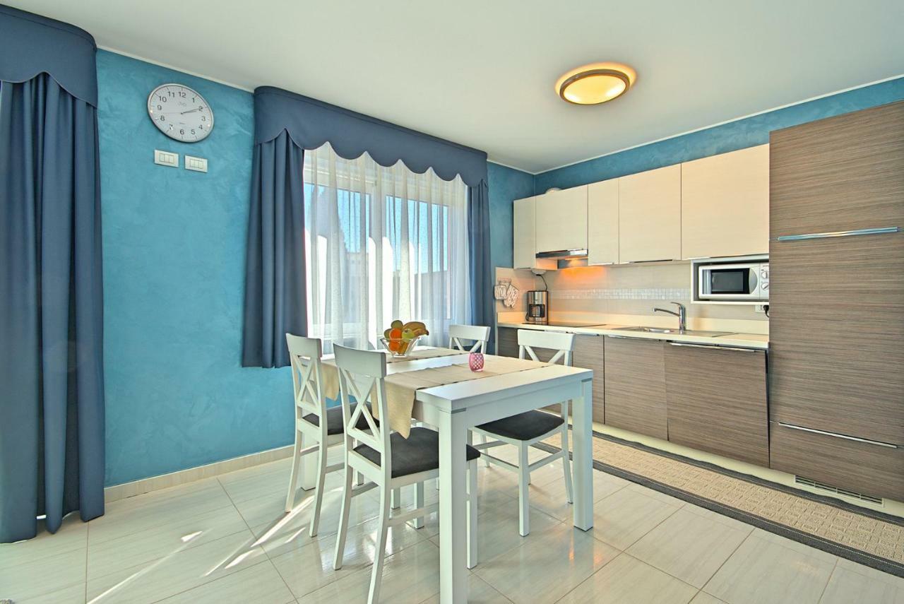 Apartments Riva-Interauto Umag Eksteriør billede